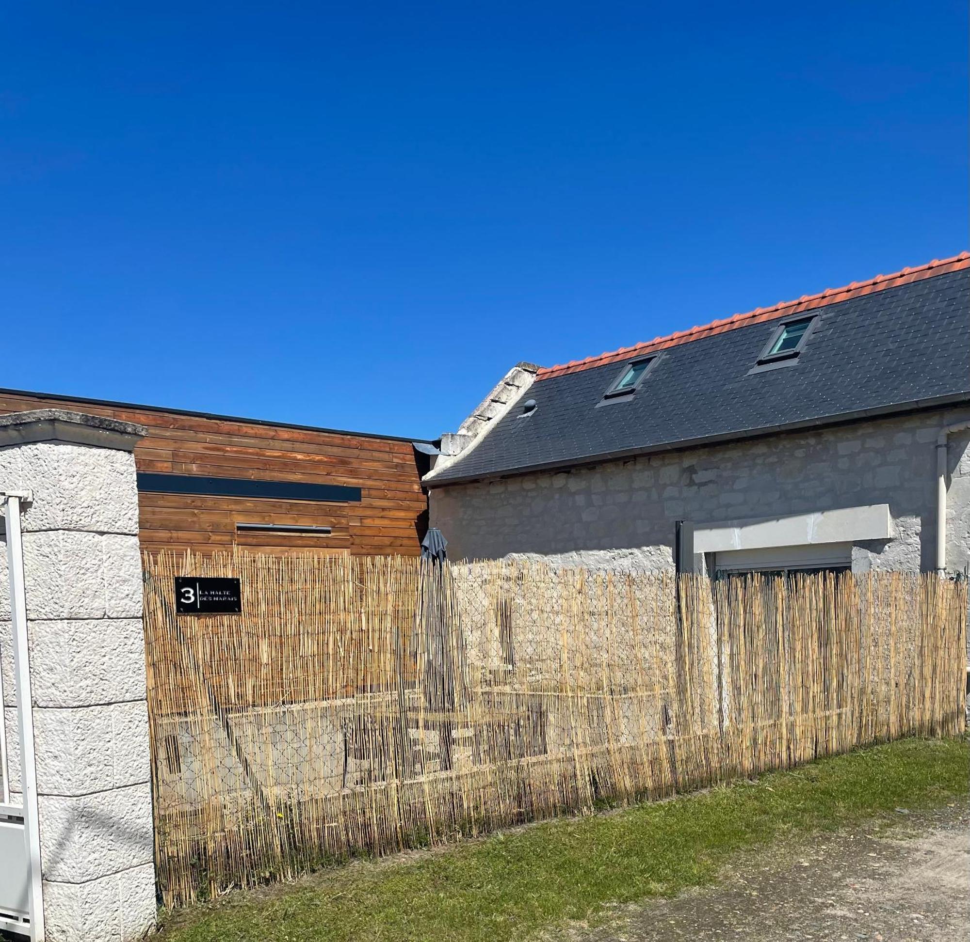 Вилла La Halte Des Marais Huismes Экстерьер фото